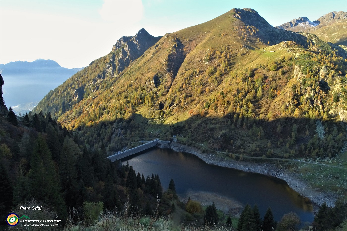 12 Vista sul Lago di Valmora col sovrastante Monte Mincucco.JPG